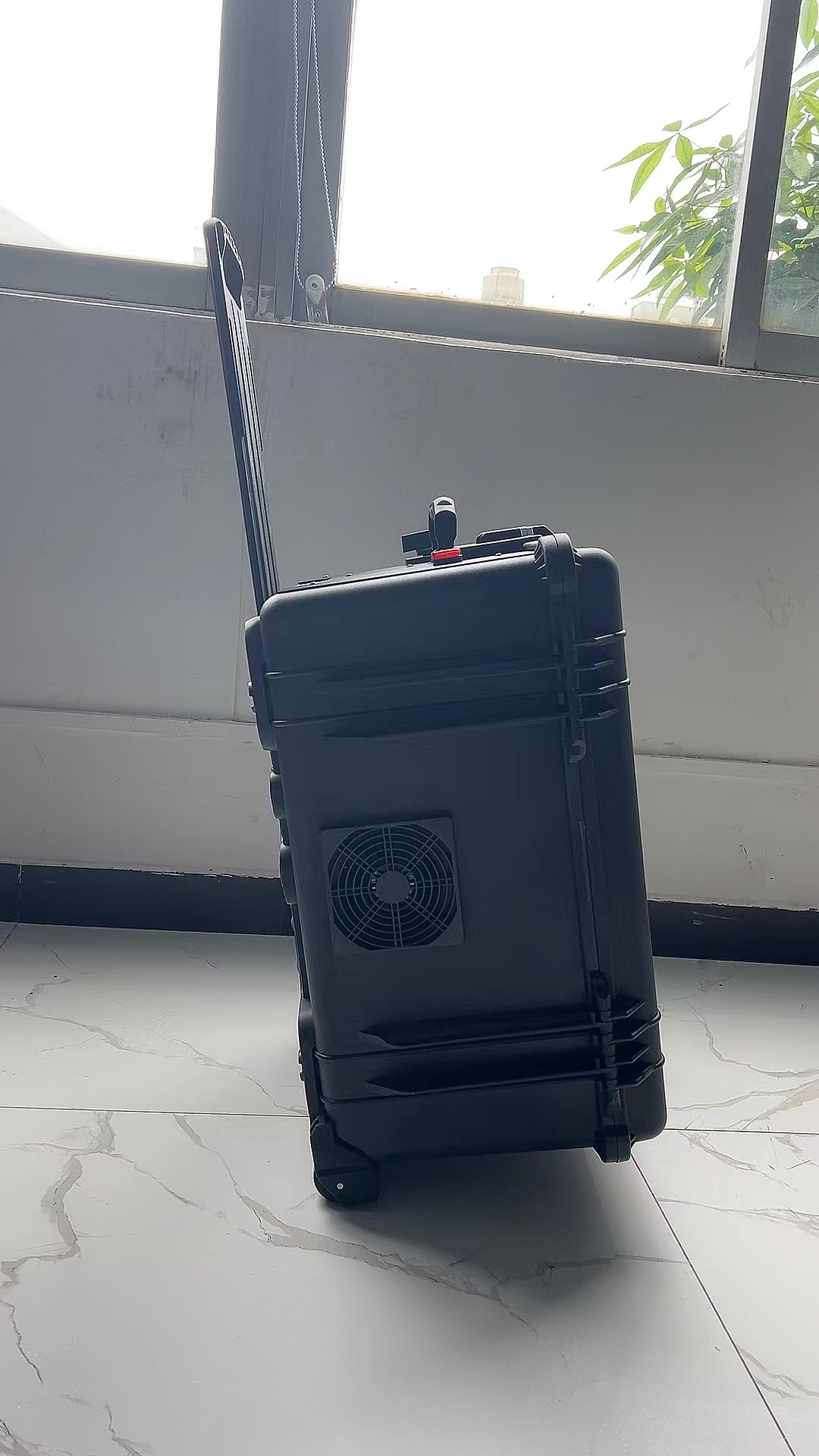 望奎手拉箱型移动通信干扰器